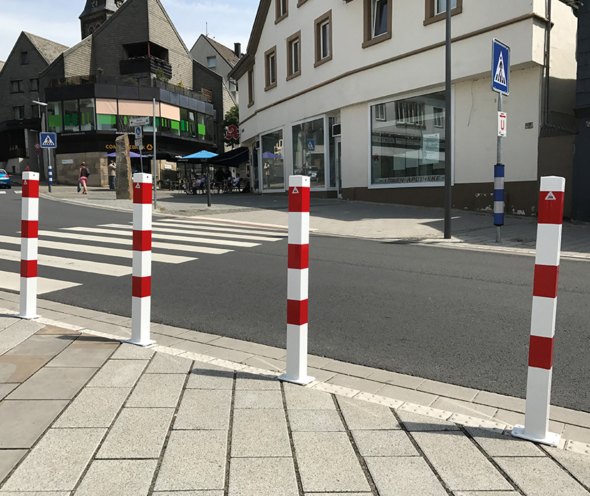 Parkpoller mit Fußplatte